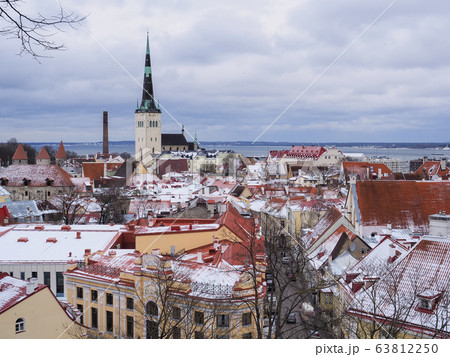 冬のエストニア タリン歴史地区 パットクリ展望台からの眺望 / Tallinn, Estonia 63812250