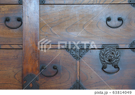 アンティークな箪笥 63814049