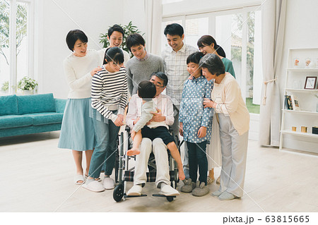 family 三世代 家族 車椅子 仲良し family 三世代 家族 車椅子 仲良し 63815665