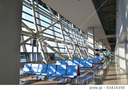 空港　出発ロビー 63816390