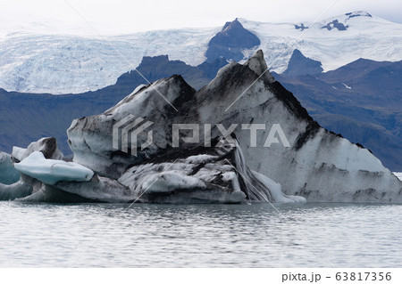 Floating icebergs in Jokulsarlon glacier lagoon, Iceland 63817356