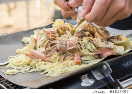 アウトドアの焼きそば アウトドアの焼きそば 63817495