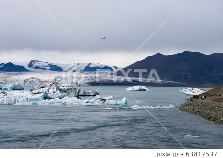 Floating icebergs in Jokulsarlon glacier lagoon, Iceland 63817537