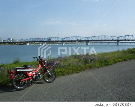 河原で一休み 河原で一休み 63820837