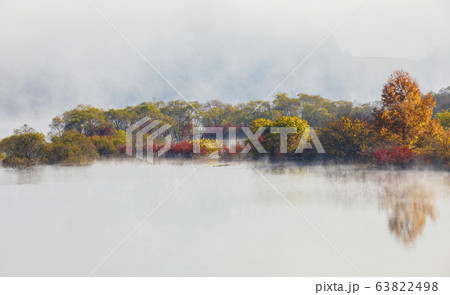 湖 霧 秋 63822498