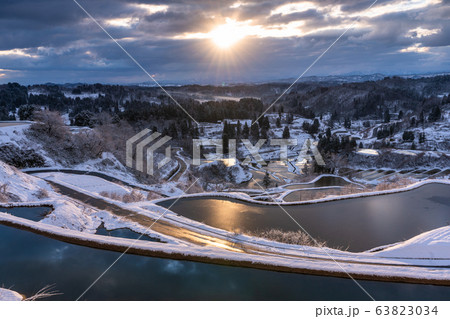 《新潟県》星峠の棚田・雪景色 63823034