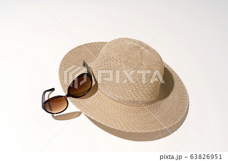 夏のイメージ 帽子とサングラス レディース 夏のイメージ 帽子とサングラス レディース 63826951
