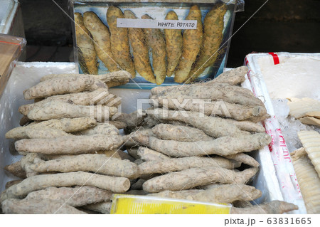 タイの中華街で売られているヤムイモ タイの中華街で売られているヤムイモ 63831665