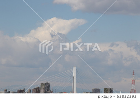 晴れた日に空の雲を見た 晴れた日に空の雲を見た 63832393