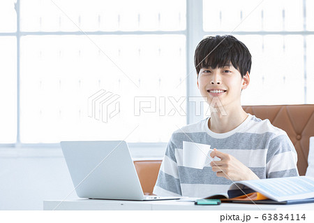 ビジネス 男性 在宅ワーク ビジネス 男性 在宅ワーク 63834114