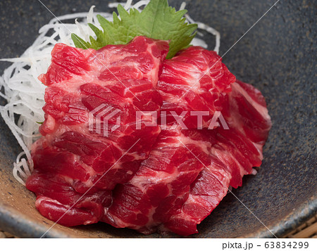 クジラの刺身 63834299