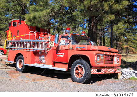 ヴィンテージカー（アメリカ消防車） アメリカのクラシック消防車の写真素材 [63834874] - PIXTA