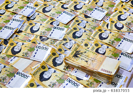 お金 紙幣 両替 63837055