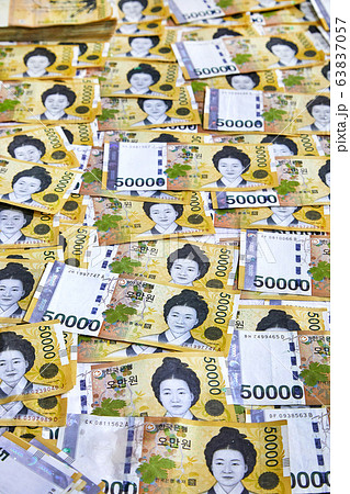 お金 紙幣 両替 63837057
