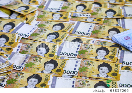 お金 紙幣 両替 63837066