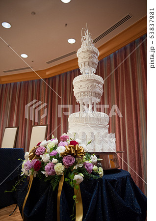 ケーキ入刀 結婚式 イメージの写真素材