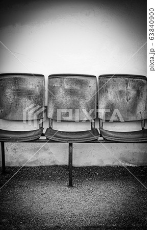 Ancient metal chairs 63840900