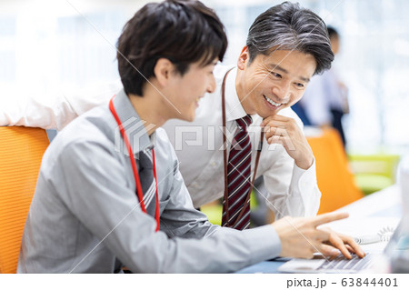 上司と部下 男性 上司と部下 男性 63844401