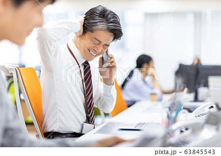 男性　オフィス　ビジネス 63845543