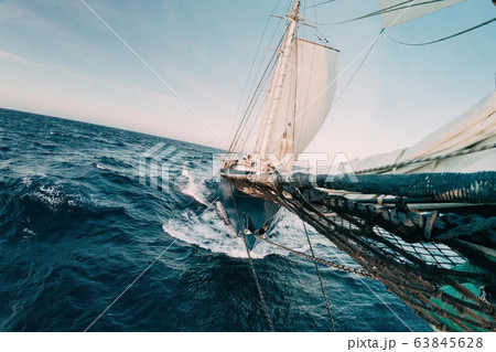 Sailing schooner crosses the Atlantic Sailing schooner crosses the Atlantic 63845628