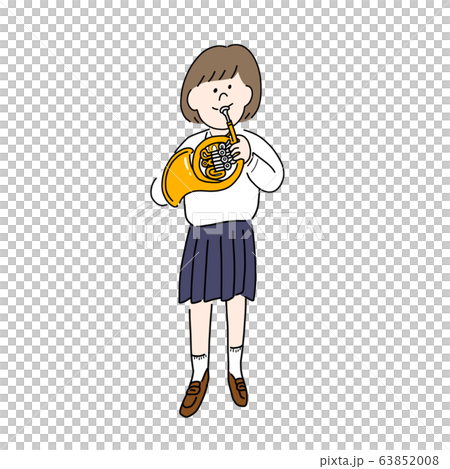 ホルンを吹く女子学生 立奏 のイラスト素材