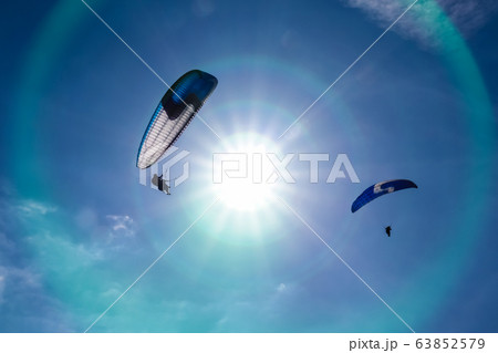 青空とパラグライダー・・４ 63852579
