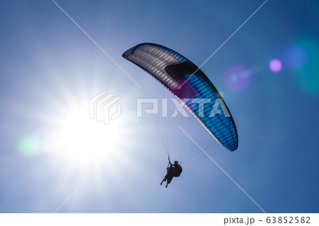 青空とパラグライダー・・６ 63852582