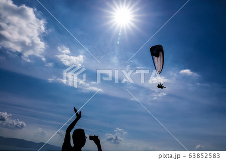 青空とパラグライダー・・７ 63852583