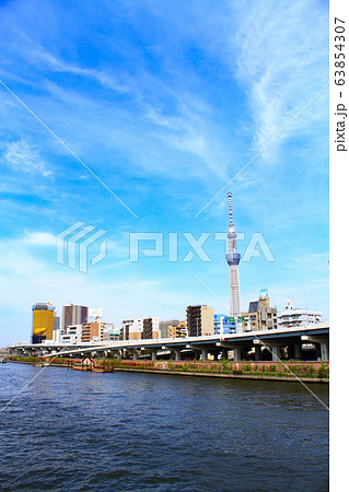 東京都 東京スカイツリーと隅田川の風景 東京都 東京スカイツリーと隅田川の風景 63854307