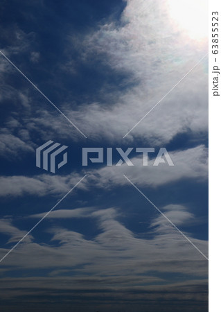自然　気象　不思議な雲、層積雲の先端に積み重なったレンズ雲の塔が四本かな？② 63855523
