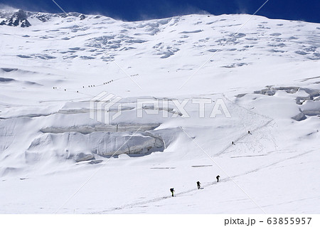 レーニンピークの登山隊 63855957