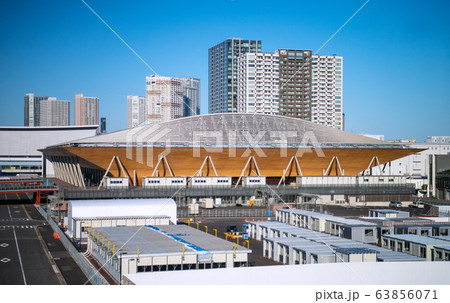 日本の東京都市景観　有明体操競技場やタワーマンションなどを望む 63856071