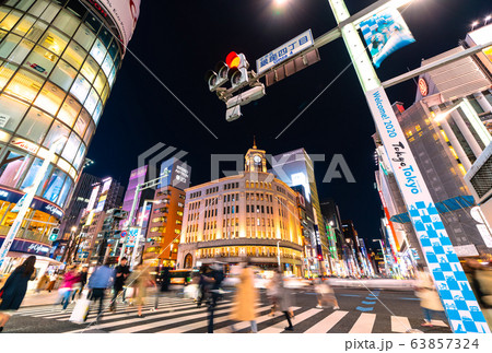 日本の東京都市景観 夜の銀座・新型肺炎・TOKYO2020＝2020年3月20日（聖火が日本に到着） 63857324