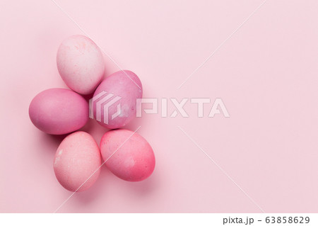 Easter greeting card with colorful easter eggs Easter greeting card with colorful easter eggs 63858629