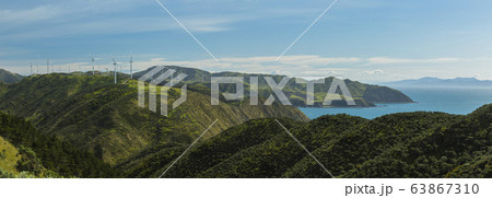 ニュージーランド ウェリントン マカラの風力発電と海岸 ニュージーランド ウェリントン マカラの風力発電と海岸 63867310