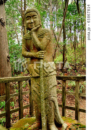 太神山不動寺参道入口(二尊門)の制多迦童子 63867814