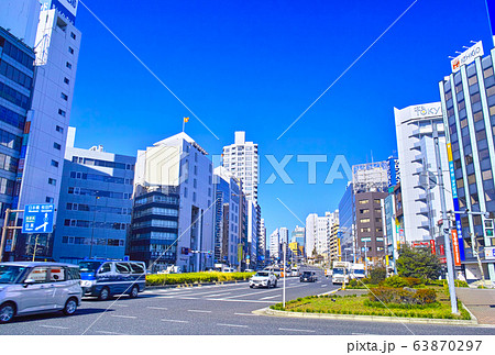 東京都品川区五反田。五反田駅東口側の国道1号線の交差点から高輪方面の景観 東京都品川区五反田。五反田駅東口側の国道1号線の交差点から高輪方面の景観 63870297