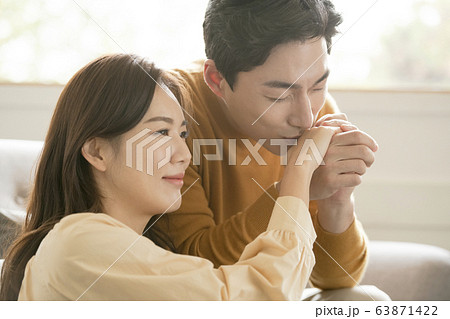 新婚夫婦 カップル 韓国人 63871422