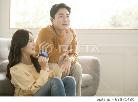 新婚夫婦 カップル 韓国人 63871430