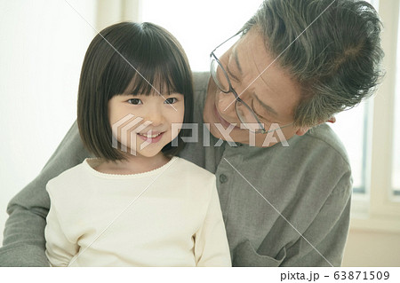 祖父 孫娘 ライフスタイル 63871509