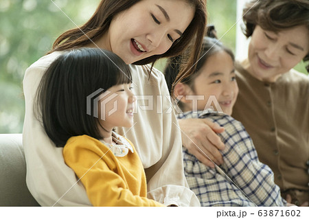 家族 ファミリー ママ 63871602
