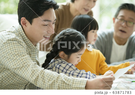 大家族 ライフスタイル お父さん 63871783