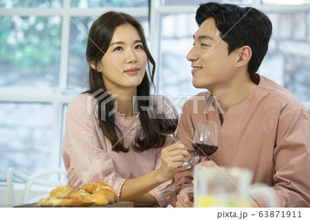 夫婦 カップル 食事 63871911