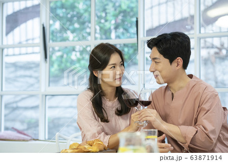 夫婦 カップル 食事 63871914