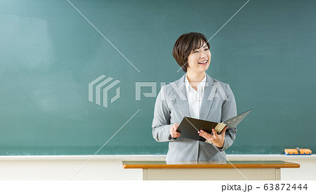 先生 女性 黒板 先生 女性 黒板 63872444