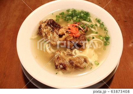 沖縄郷土料理　沖縄そば　ソーキそば 63873408