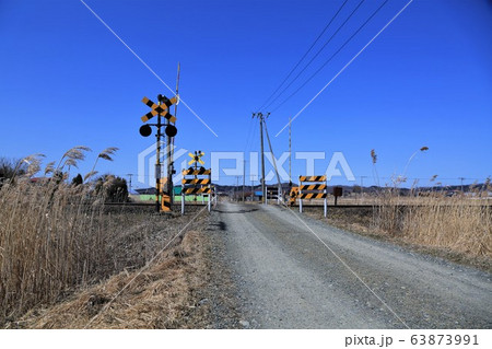田舎の踏切の風景 田舎の踏切の風景 63873991