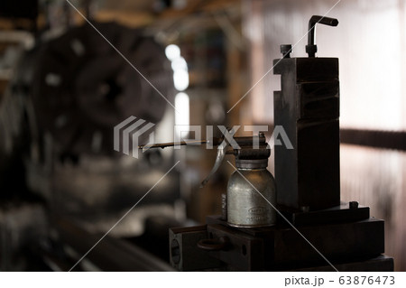 旋盤と油さし 63876473