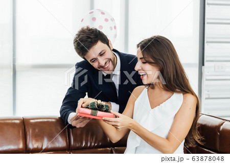 Young couple celebrating new year together, 63878048