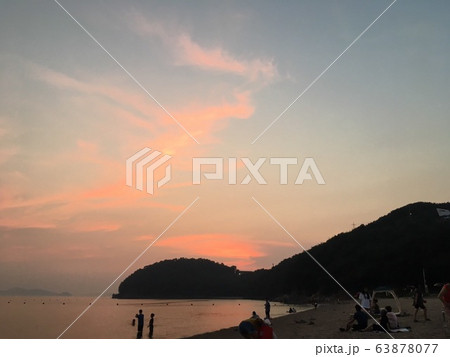 水平線 夕日 夕暮れ 63878077